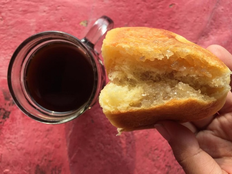 Roti Isi Kenari dan Kopi Indonesia A-Z